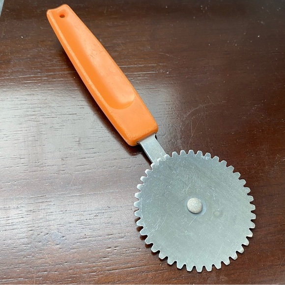 Vintage Pastry Cutter - Picture 3 of 3